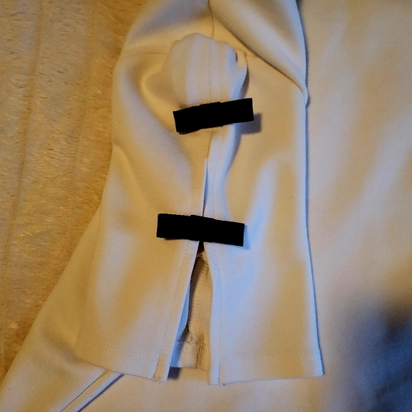 Liz Claiborne Career Women's Off-White Blouse with Black Bows & Slits - Size S - Picture 4 of 7